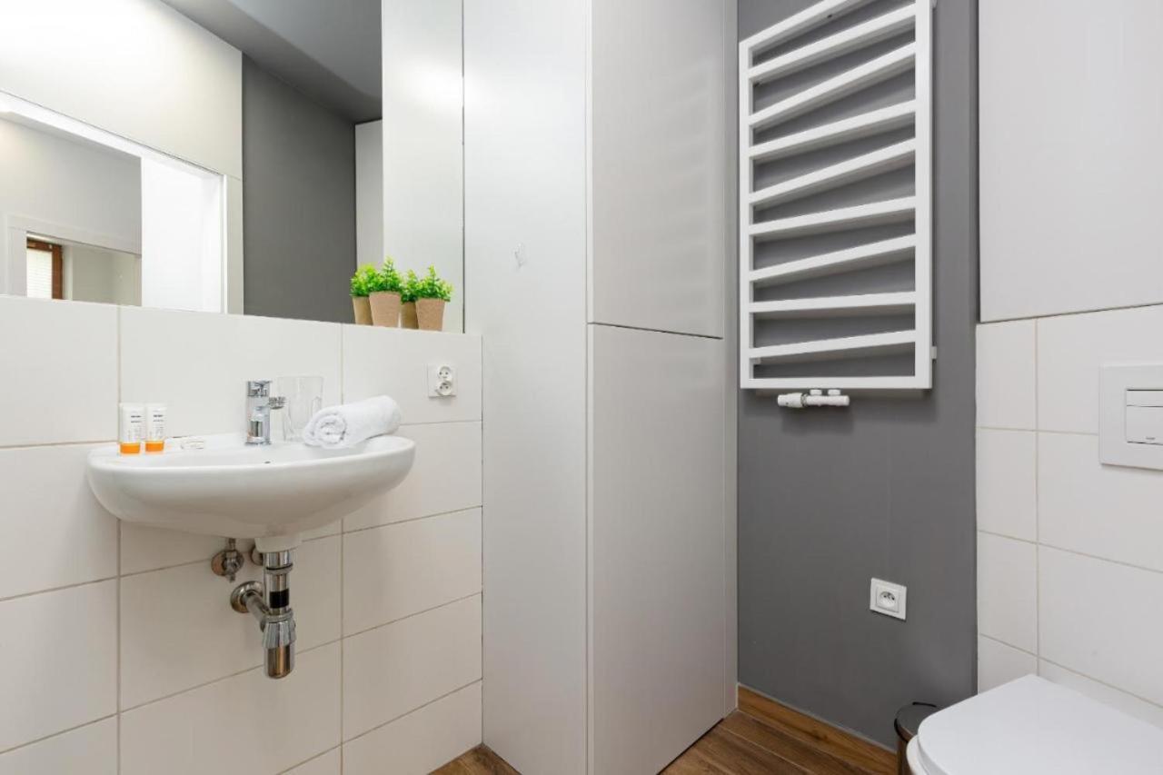 Modern Apartment Near Hilton Warschau Exterior foto